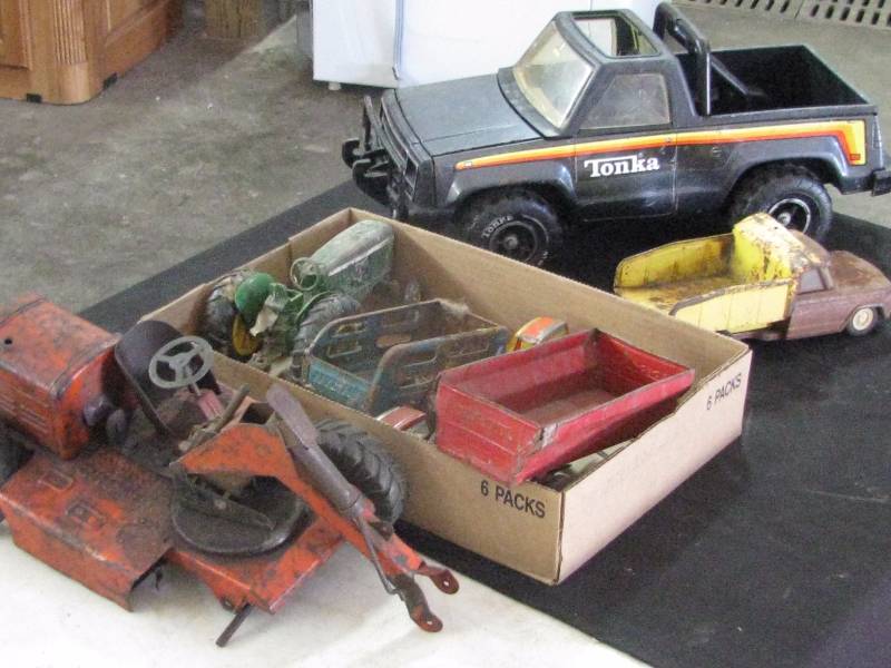 lot 66 image: Misc Old Toys