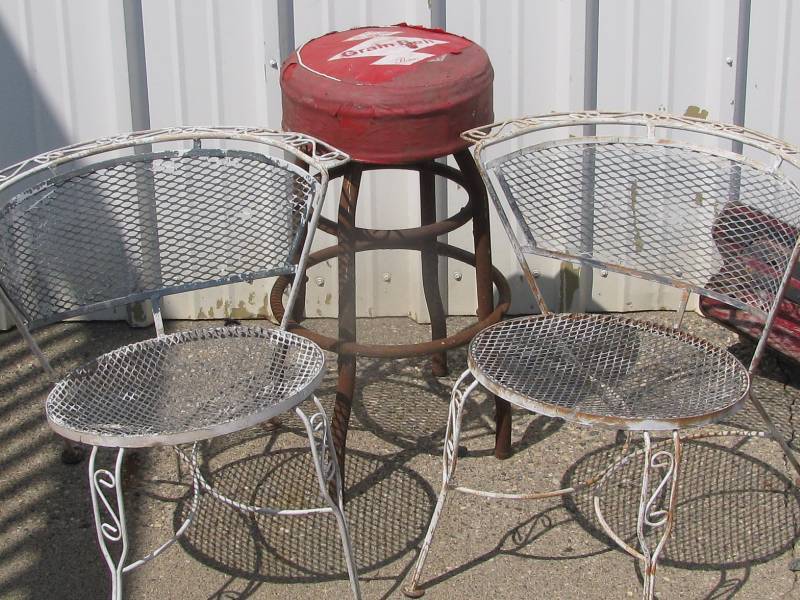lot 74 image: Metal Lawn Chairs & Stool