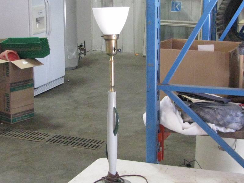 lot 77 image: Vintage Lamp