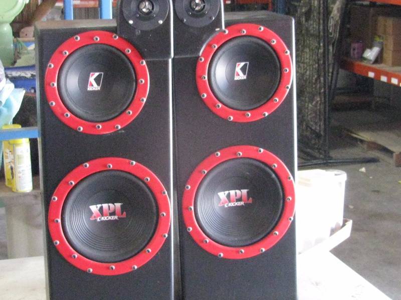 lot 78 image: Kicker Speakers