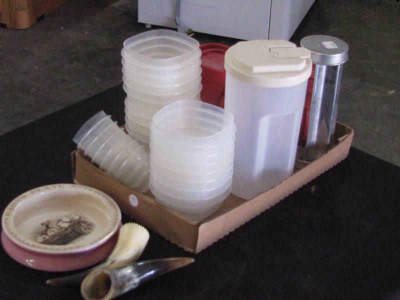 lot 81 image: Misc Kitchen