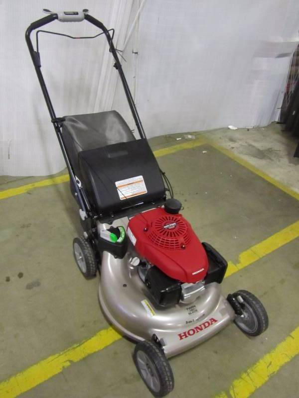 lot 6 image: Honda 21 in. 3-in-1 Variable Speed Self-Propelled Gas Mower with Auto Choke