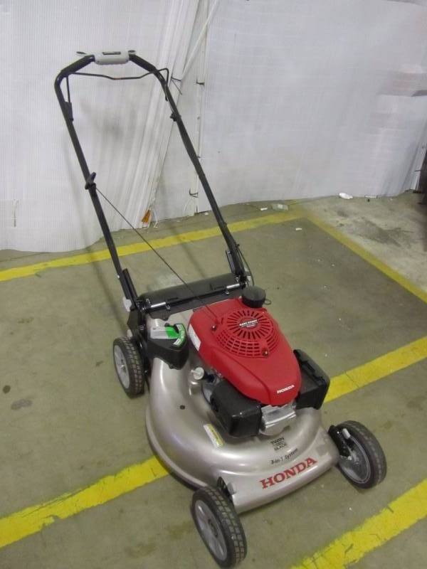 lot 7 image: Honda 21 in. 3-in-1 Variable Speed Self-Propelled Gas Mower with Auto Choke
