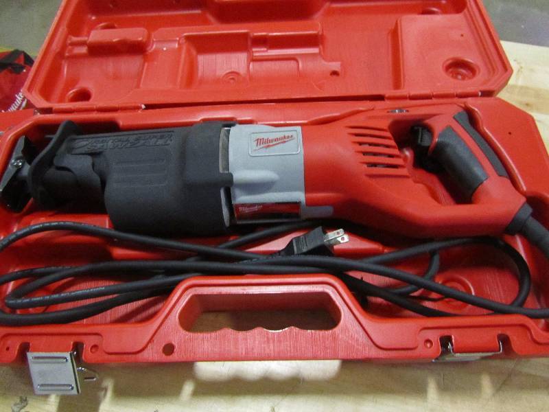 lot 29 image: Milwaukee 15 Amp Super SAWZALL Reciprocating Saw