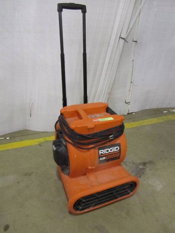 lot 34 image: Ridgid AM2550 1600 CFM Air Mover with Wheels & Handle