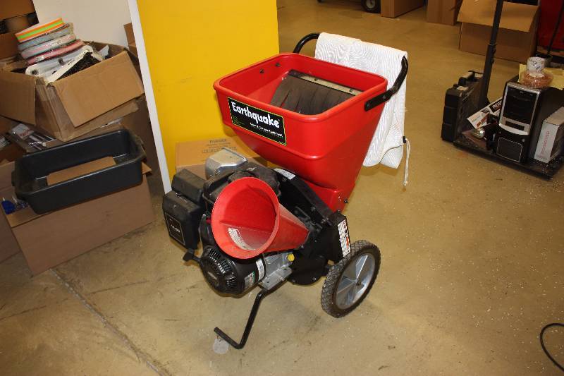 lot 100 image: Red Wood Chipper.  only used twice.