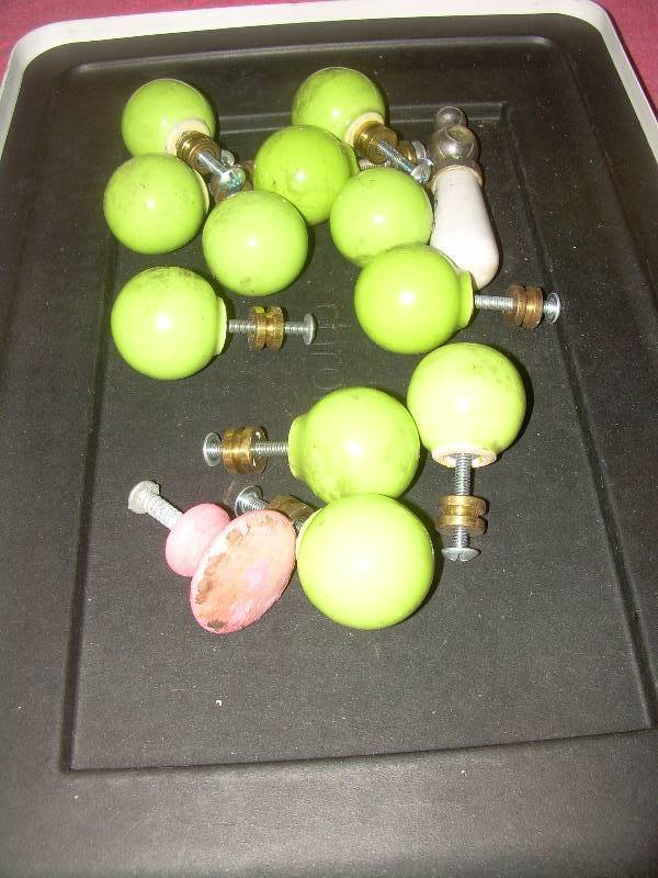 COLLECTIBLE KNOBS