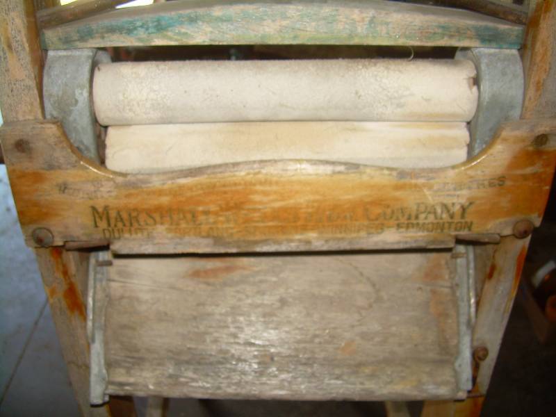 ANTIQUE WRINGER WASH STAND