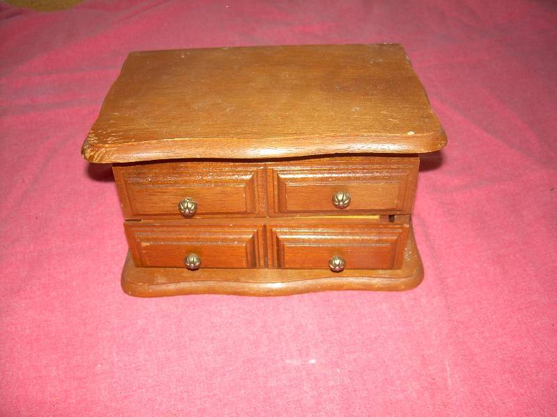 JEWLERY BOX AND EARINGS