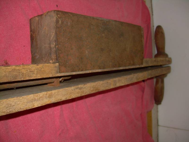 ANTIQUE HAND CORN PLANYER