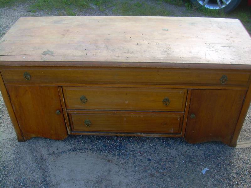 ANTIQUE DRESSER