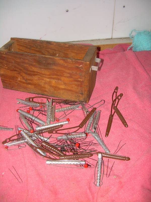 VINTAGE METAL AND RUBBER CURLERS