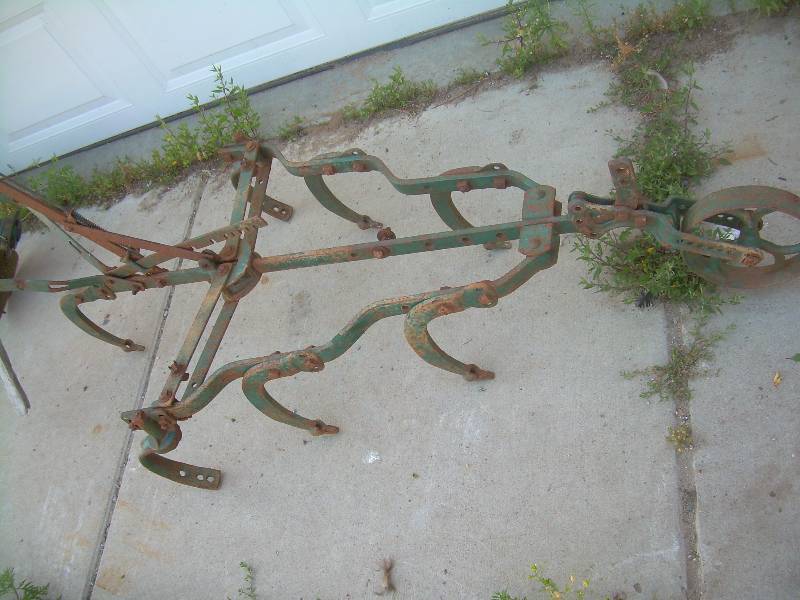 ANTIQUE DIGGER