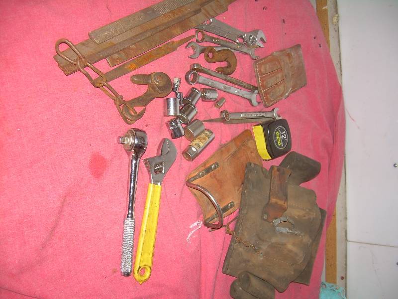 HAND TOOLS AND POUCHES