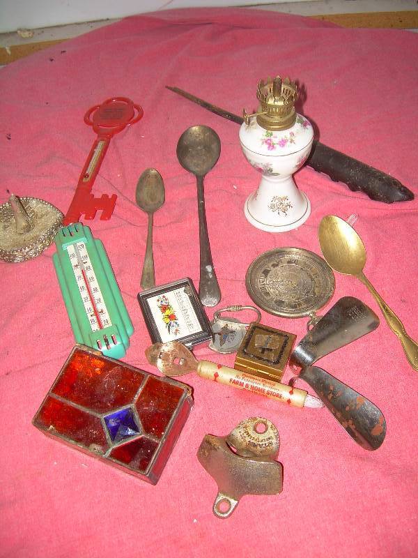 ANTIQUE COLLECTIBLES