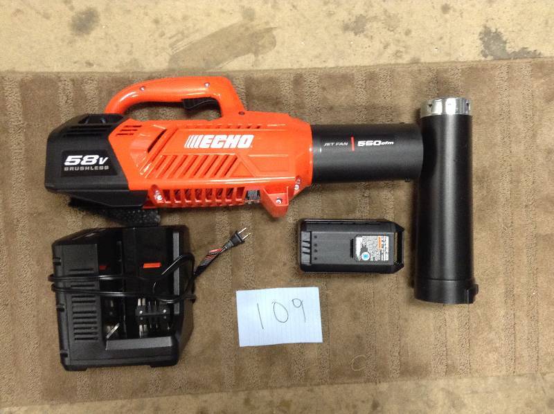 Echo 58V cordless Blower in like new condition