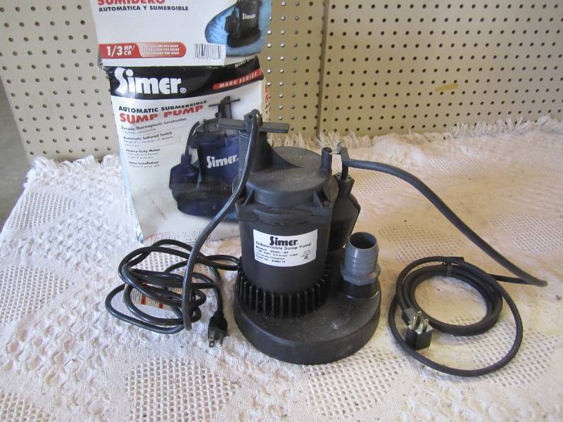lot 257 image: Simer Automatic Submersible Sump Pu...