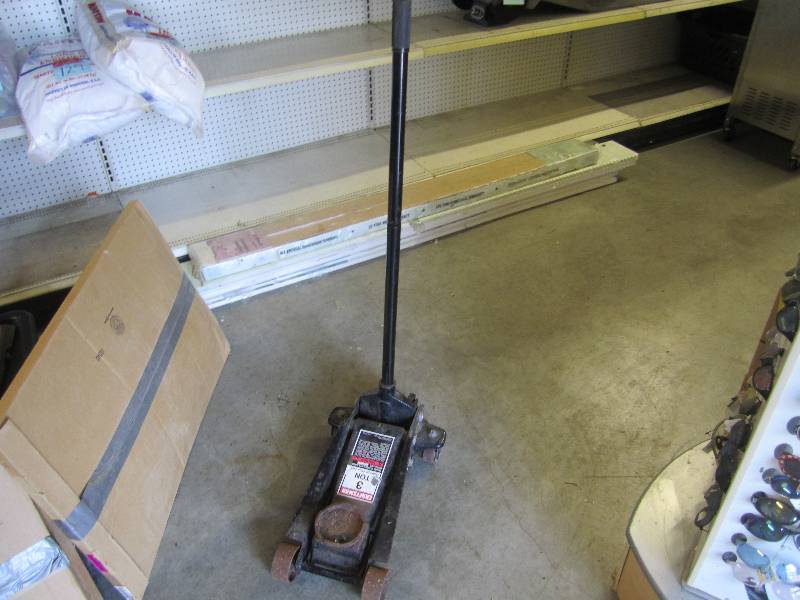 lot 260 image: Craftsman 3-Ton Floor Jack...