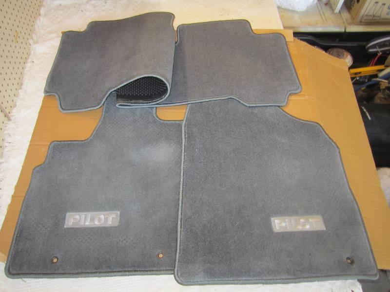 lot 264 image: Set of New Genuine 2006-2008 Honda ...
