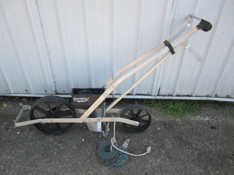 lot 271 image: Earthway Precision Garden Seeder...