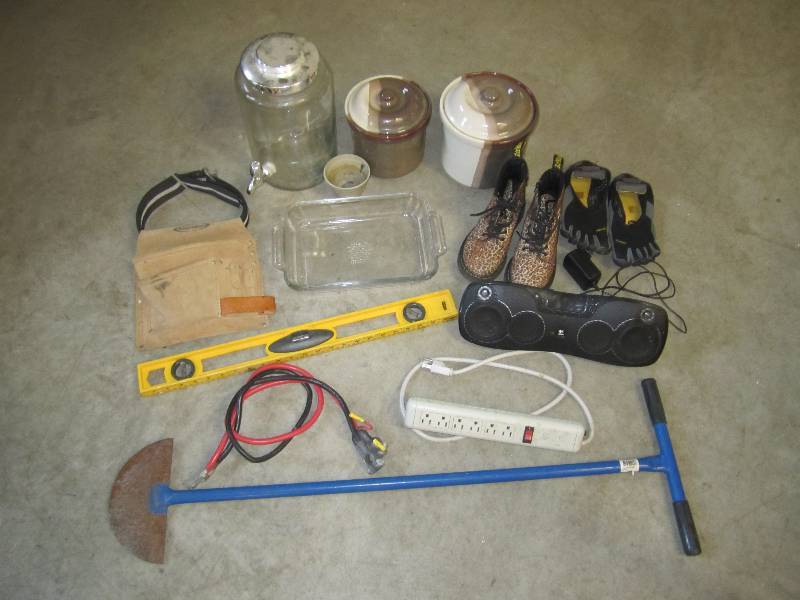 lot 279 image: Lot of misc items. See all photos....