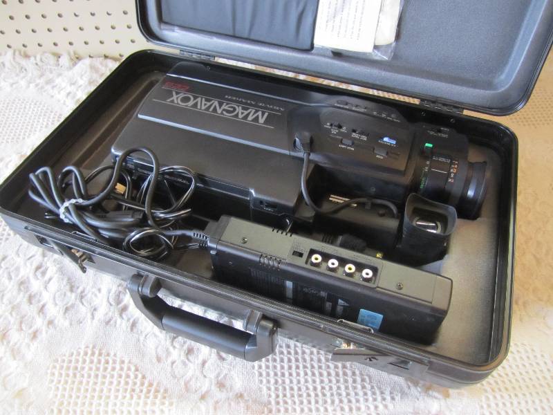 lot 9 image: Magnavox Movie Maker High Shutter C...