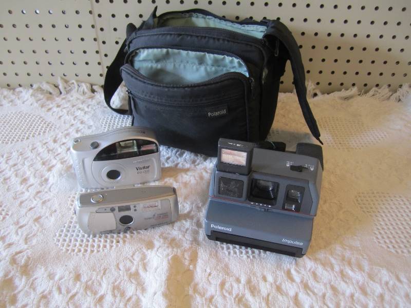 lot 13 image: Lot of 3 cameras with bag. Polaroid...