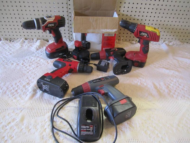 lot 21 image: Lot of misc Cordless Drills. Drill ...