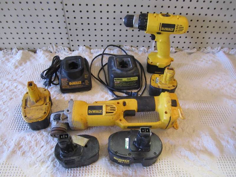 lot 23 image: Lot of misc Dewalt Cordless tools b...