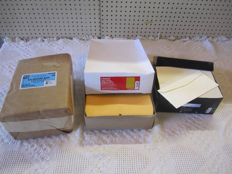 lot 31 image: Lot of 100 10x13 Clasp Envelopes 2...