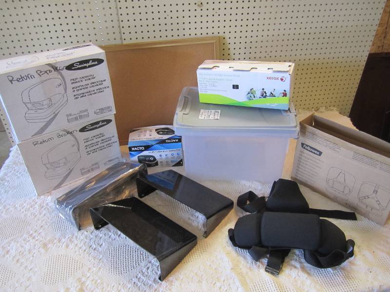 lot 48 image: Lot of misc office items etc. 2 ele...