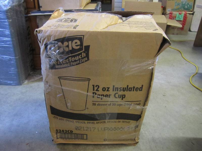 lot 55 image: Case of 1000 Dixie 12oz Insulated P...
