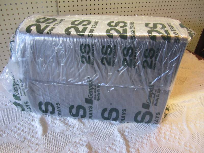 lot 61 image: Bag of 500 Genpak 2S meat packing t...