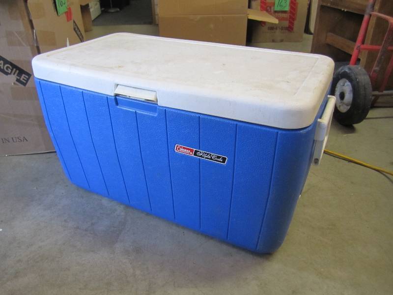 lot 78 image: Large Coleman Polylite Cooler 28 x ...
