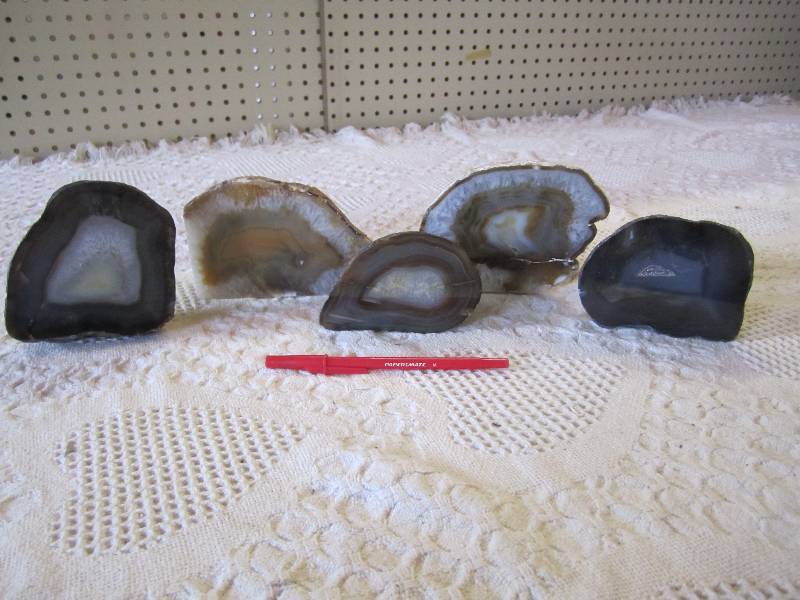 lot 81 image: Lot of 5 cut and polished stones. P...