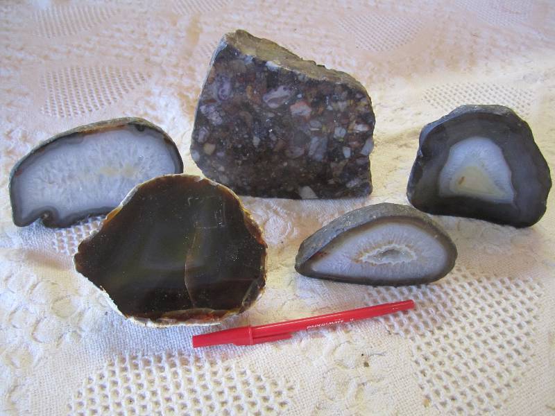 lot 82 image: Lot of 5 cut and polished stones. P...