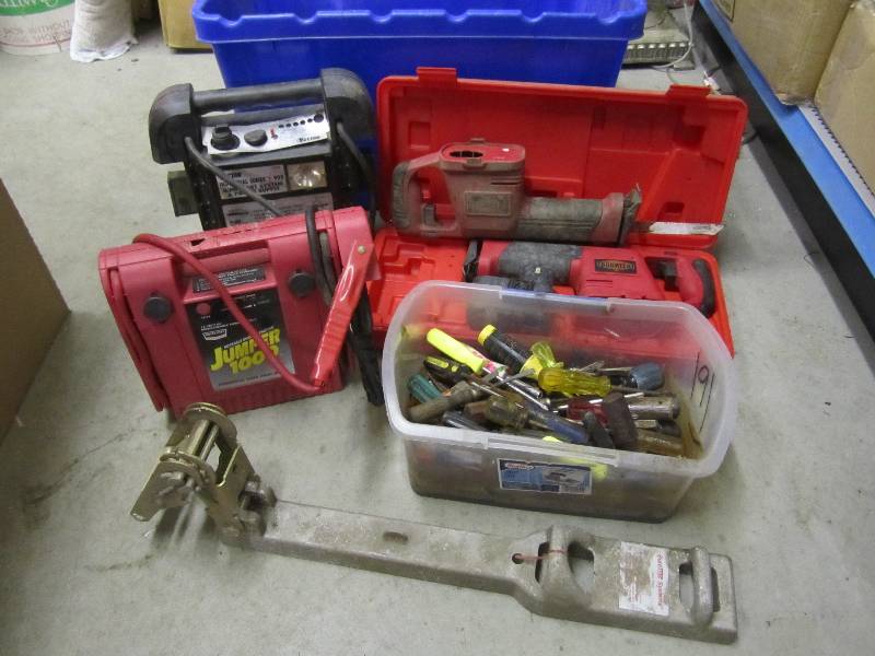 lot 91 image: Lot of toolgarage items. ...