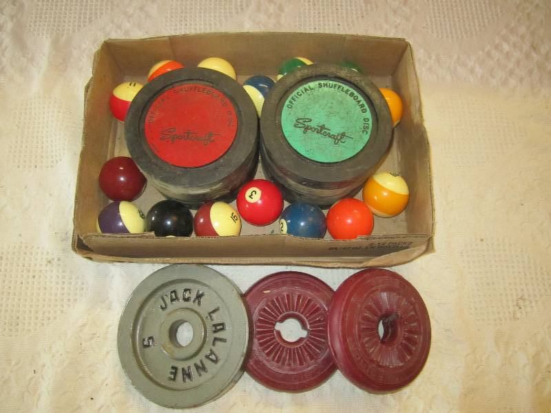 lot 103 image: Pool balls Shuffleboard discs Small...