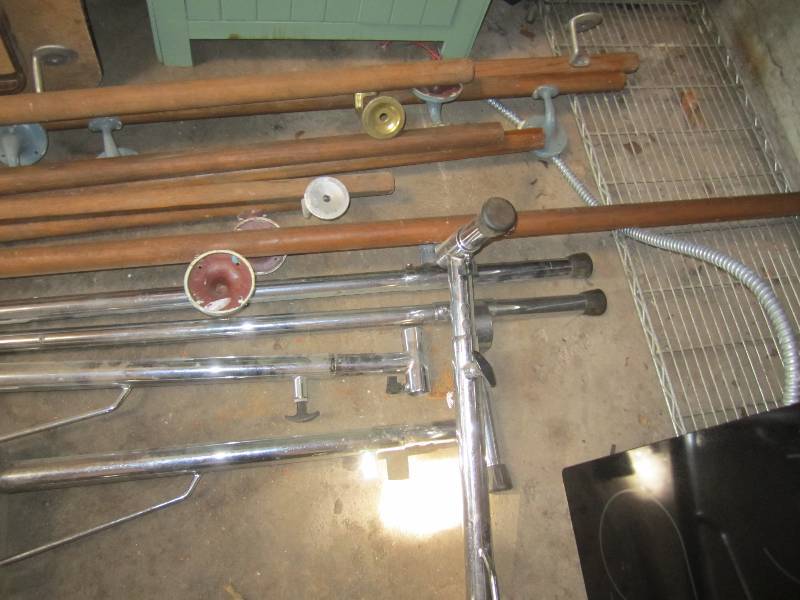 lot 113 image: Lot of wall mount balance bars Wood...