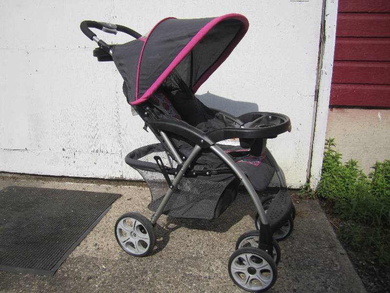 lot 115 image: Safety 1st Stroller...