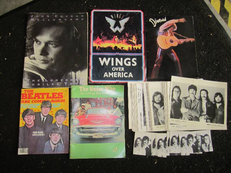 lot 137 image: Lot of misc music related collectib...