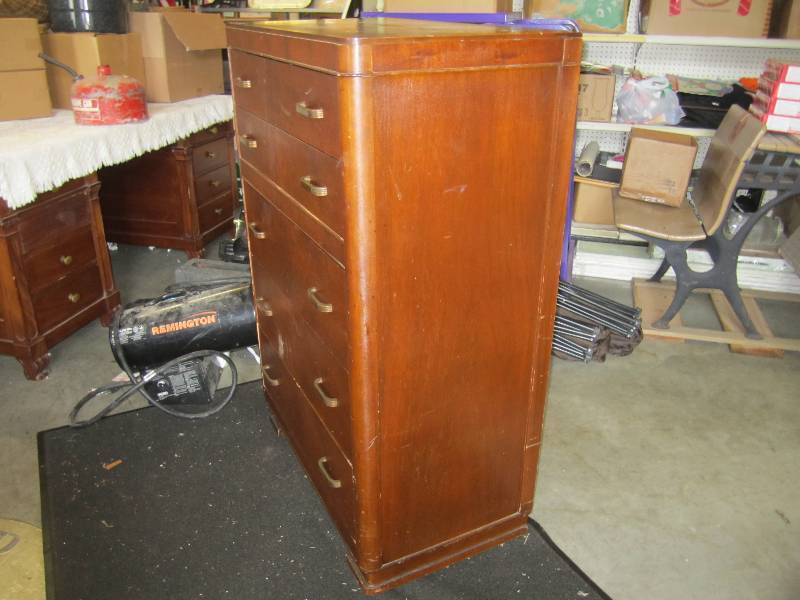 lot 140 image: Vintage Solid Wood 5 Drawer Dresser...