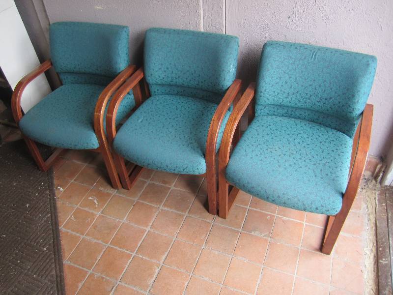 lot 141 image: Lot of 3 cushioned wood frame chair...