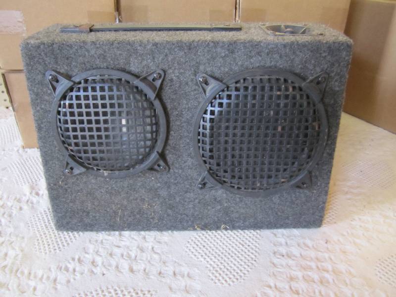 lot 143 image: 3-Way Box Speaker 7 x 12.5 x 18 Te...