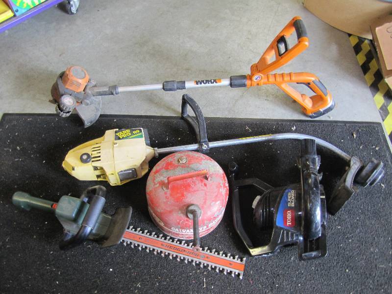 lot 146 image: Lot of misc yard tools. 2 weed whip...
