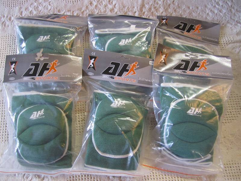lot 151 image: Lot of 6 new pair of sports knee pa...
