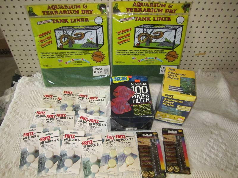 lot 152 image: Lot of aquarium accessories. ...