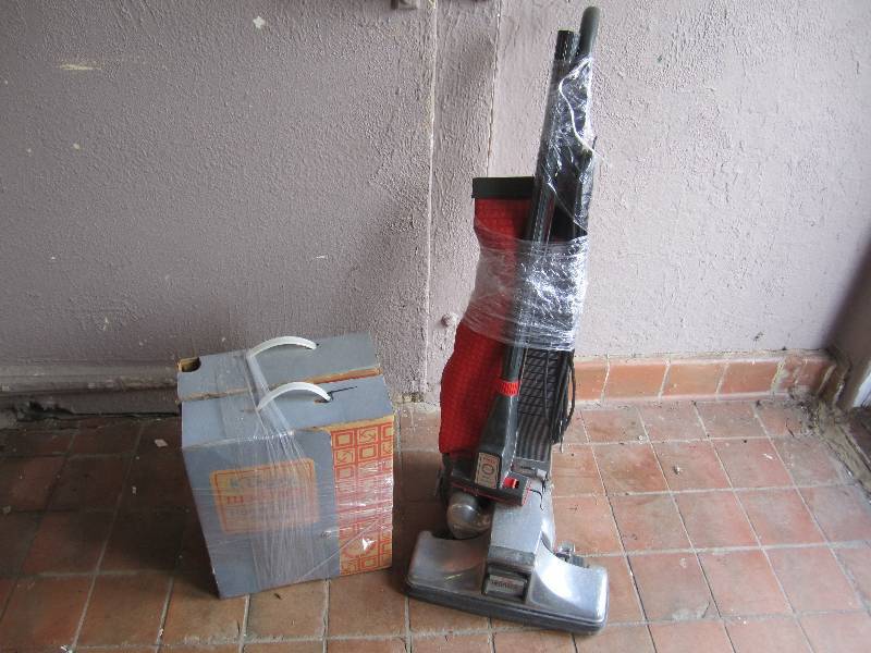 lot 155 image: Kirby Heritage Vacuum Cleaner with ...