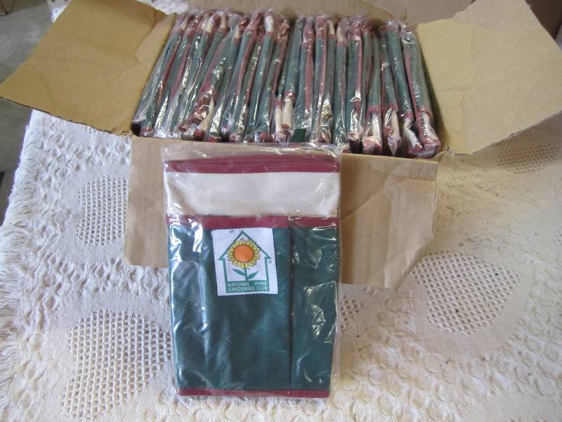 lot 158 image: Case of 25 gardening aprons. ...