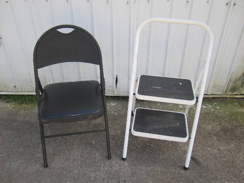 lot 162 image: Folding step stool and Folding cush...